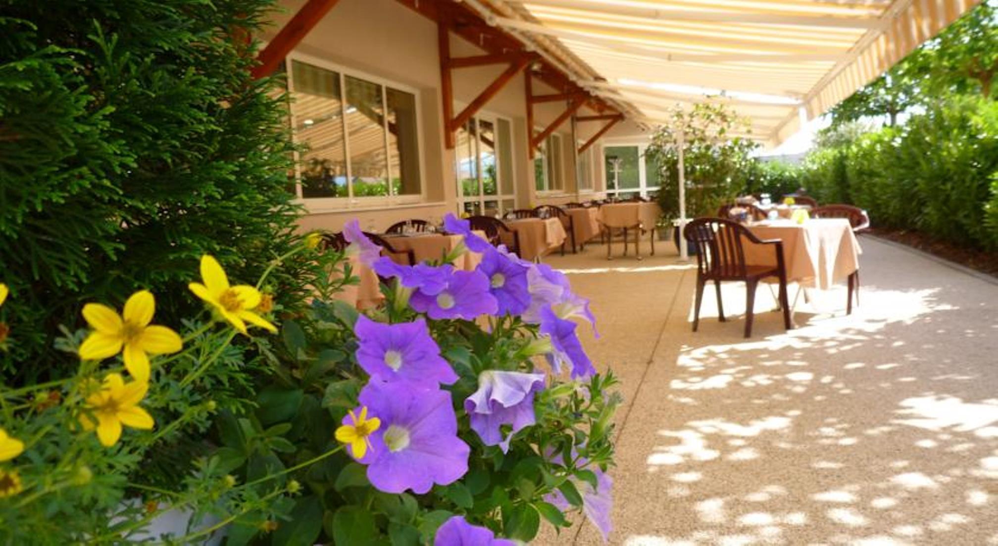 Hotel Le Chatard Sarcey Экстерьер фото