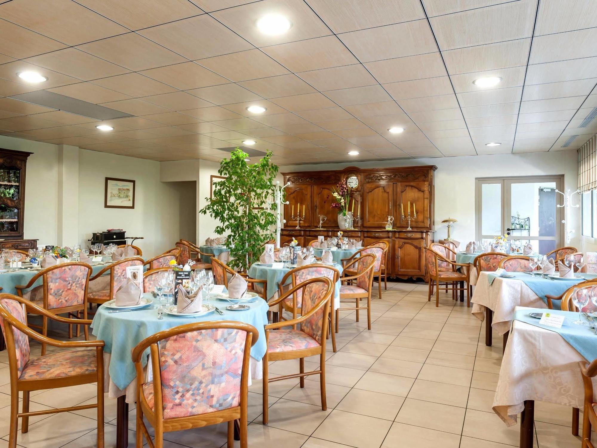 Hotel Le Chatard Sarcey Экстерьер фото