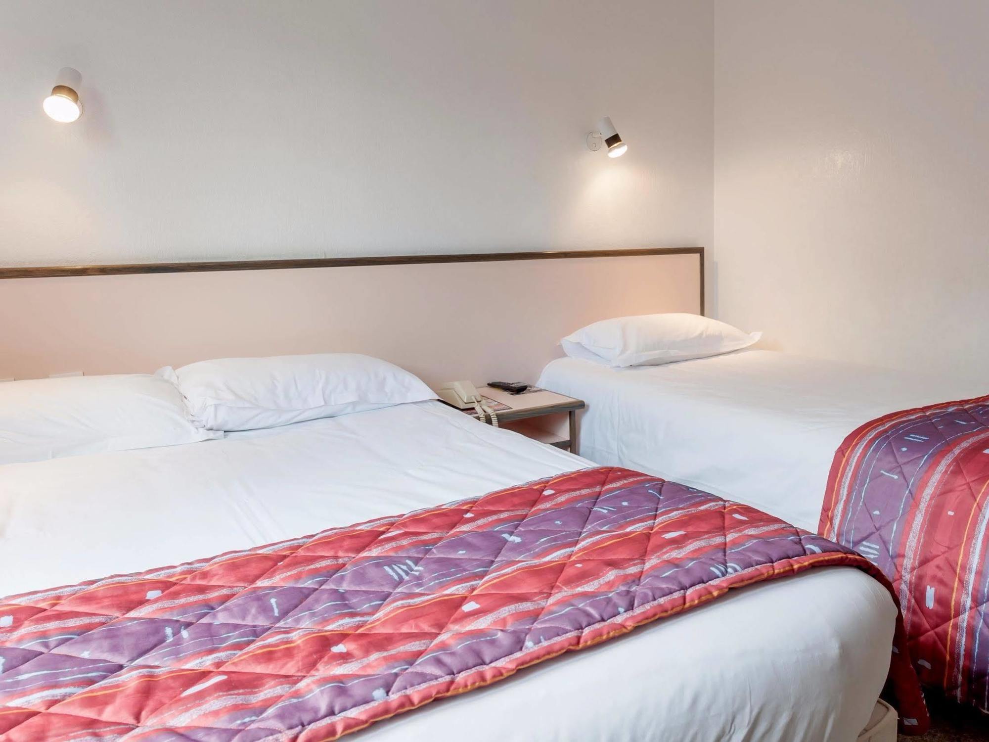 Hotel Le Chatard Sarcey Экстерьер фото