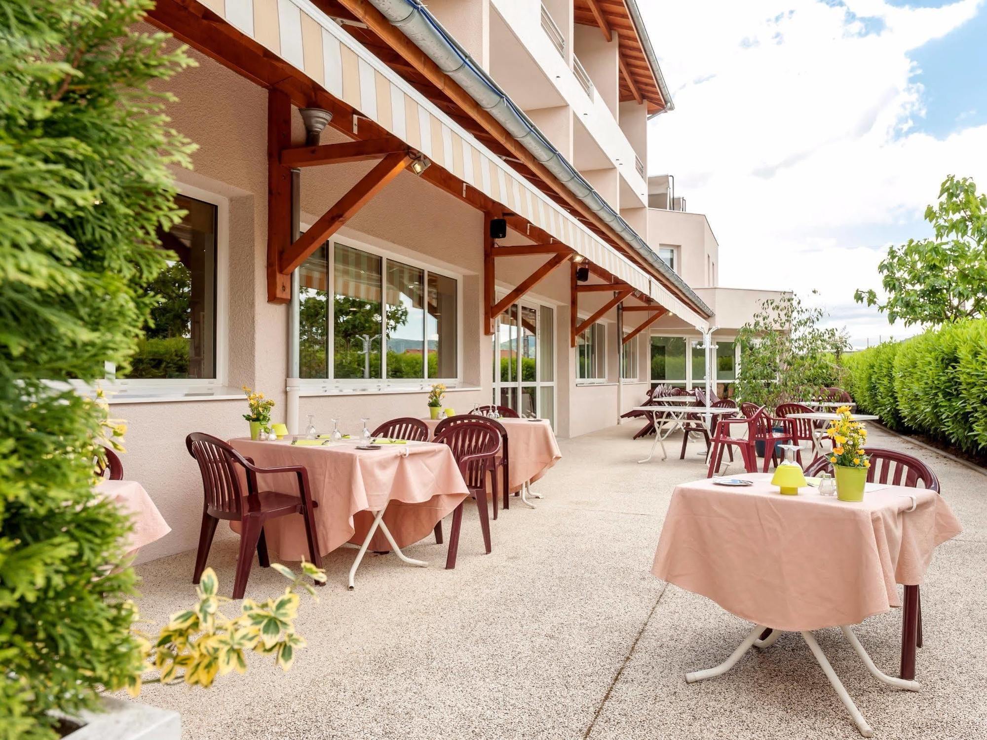 Hotel Le Chatard Sarcey Экстерьер фото