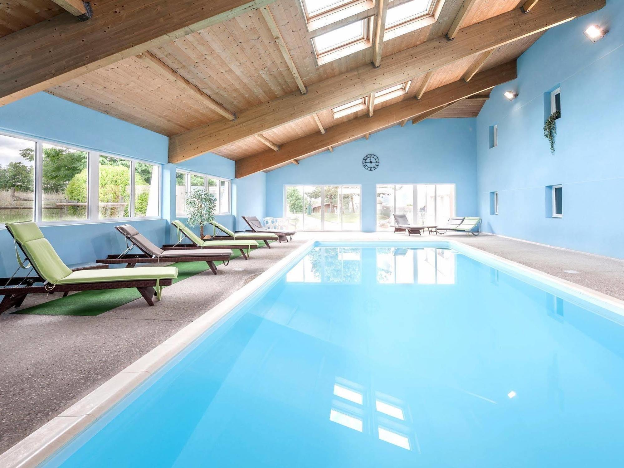Hotel Le Chatard Sarcey Экстерьер фото