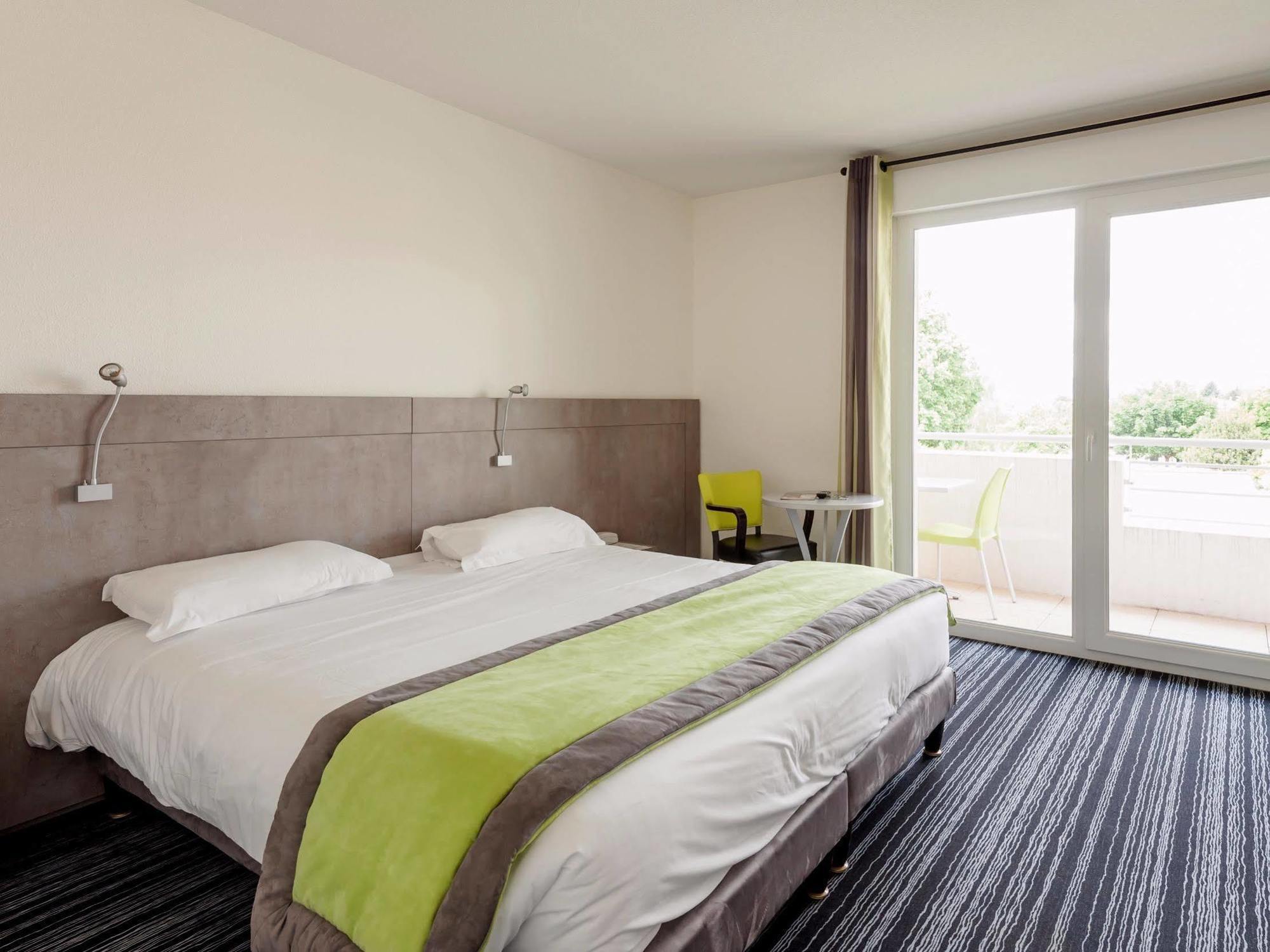 Hotel Le Chatard Sarcey Экстерьер фото