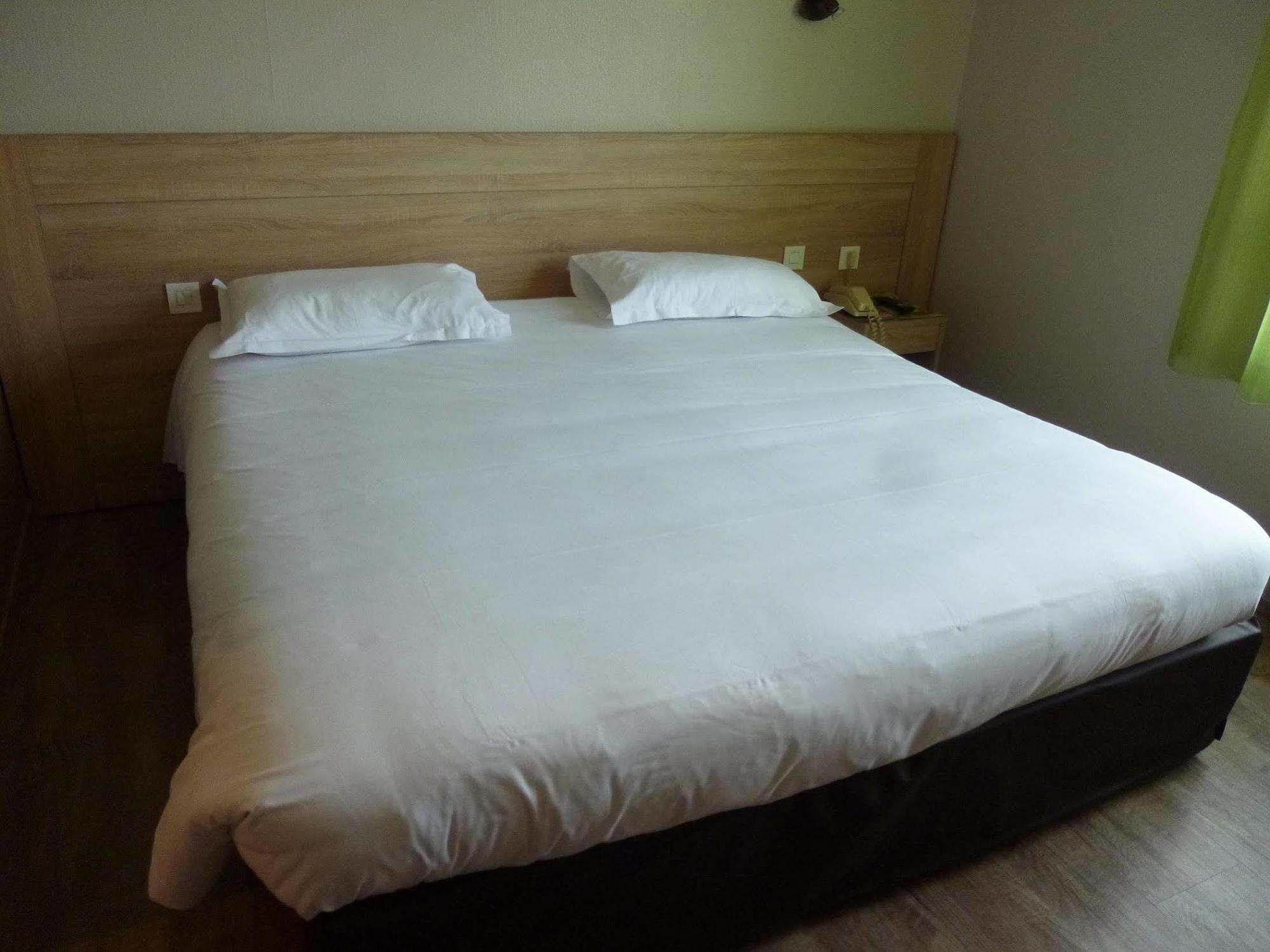 Hotel Le Chatard Sarcey Экстерьер фото