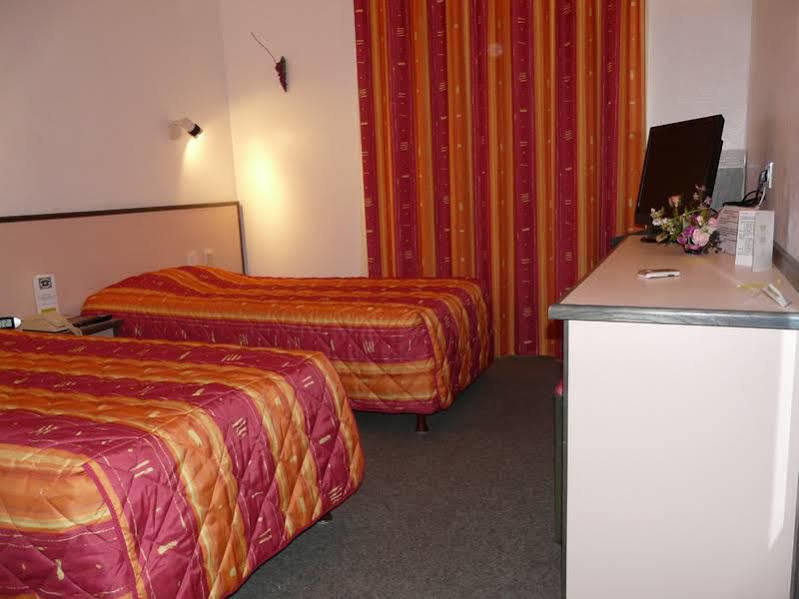 Hotel Le Chatard Sarcey Экстерьер фото